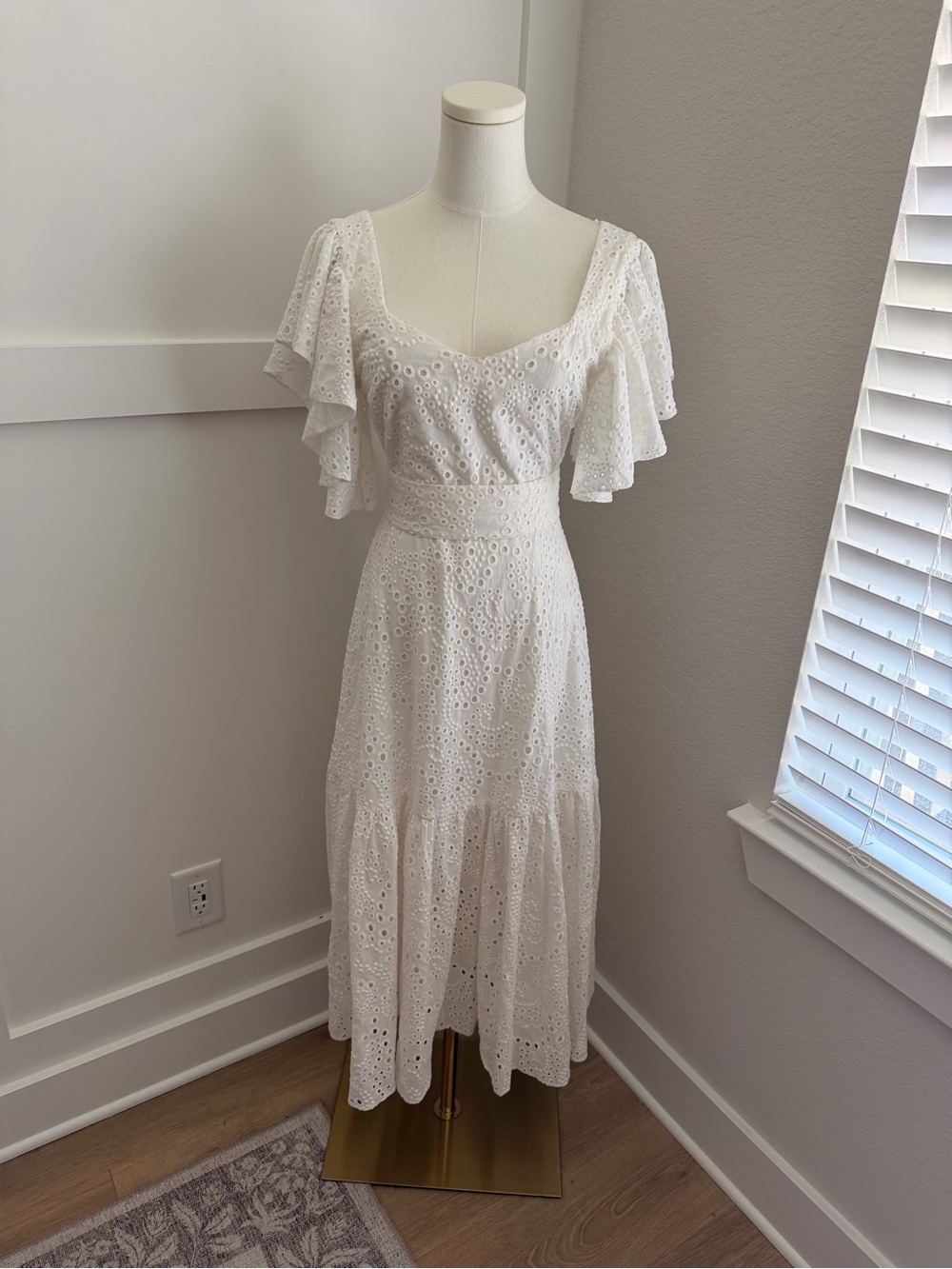 ZARA White Eyelet Flutter Sleeve Tie-Back Midi Dress – Size XS